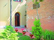 a beautifull Tuscany garden
